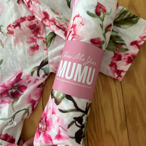 Multiple Show me your mumu floral robes - Picture 5 of 5
